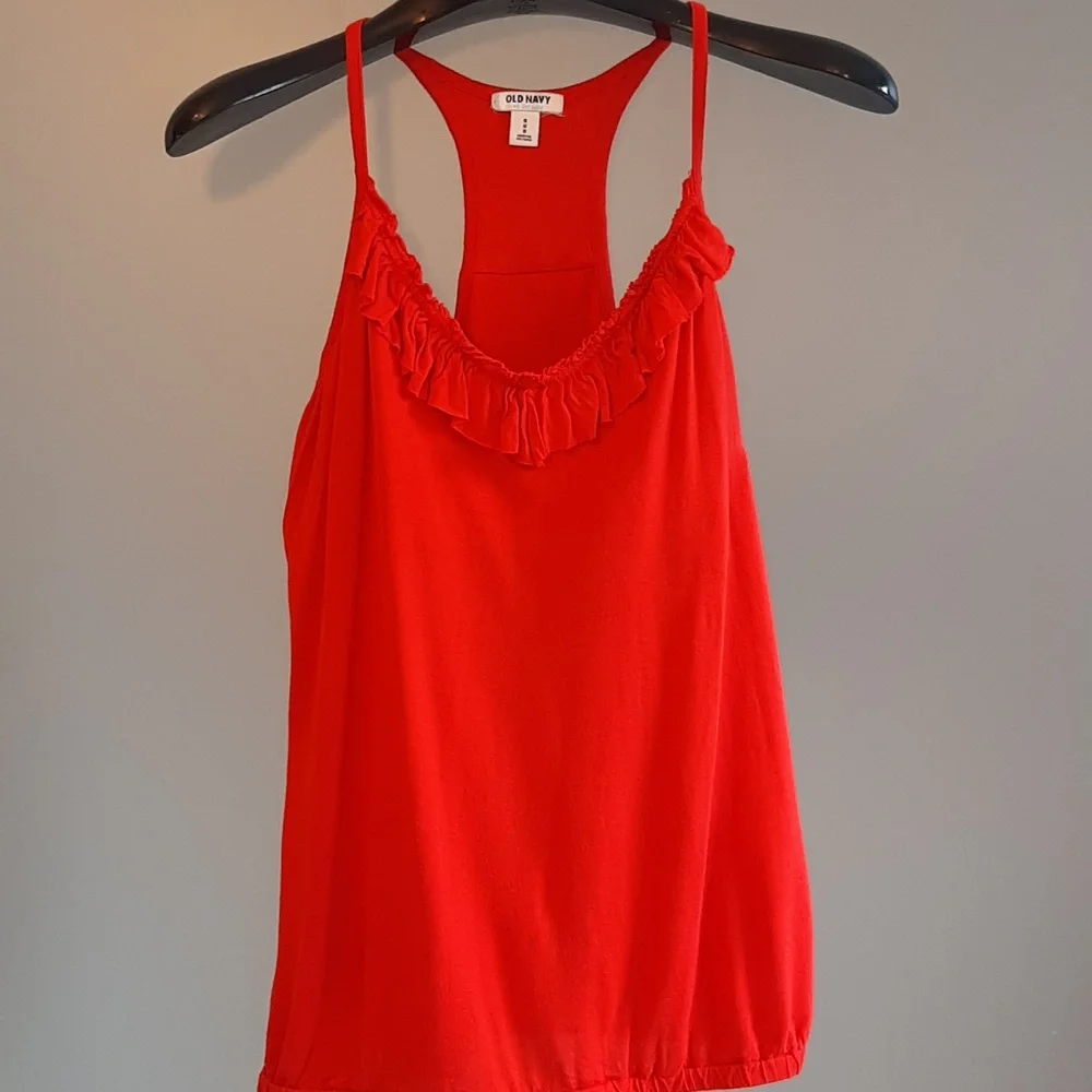 Old Navy t-shirt/tank top. Size Medium.Red - Picture 4 of 11